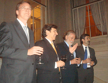 El Subsecretario de Minería de Chile, Pablo Wagner, junto al Ministro de Minería de Chile, Laurence Golborne, El Embajador de Argentina en Chile, Ginés González García y el Secretario de Minería Jorge Mayoral en la recepción brindada por la Embajada Argentina.